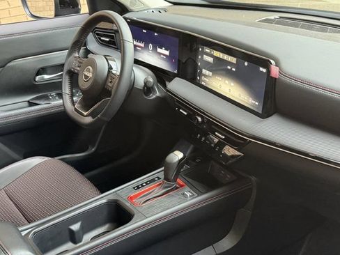 Used 2025 Nissan Kicks SR AWD/4WD image 8