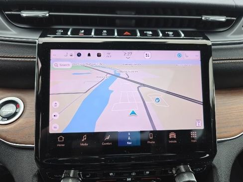 Used 2025 Jeep Grand Cherokee Summit w/ Adv Protech Group IV AWD/4WD image 4