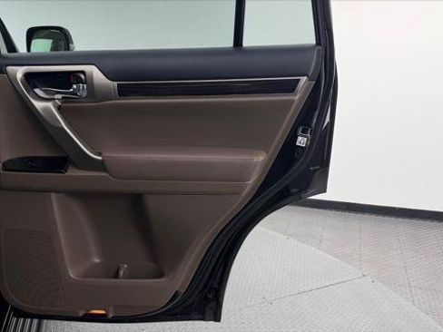 Used 2016 Lexus GX 460 image 19