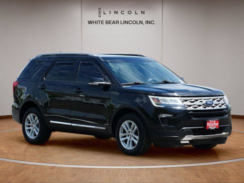 Used 2018 Ford Explorer XLT w/ Equipment Group 202A AWD/4WD image 3