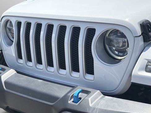 Used 2022 Jeep Wrangler Unlimited Sahara w/ Cold Weather Group AWD/4WD image 32