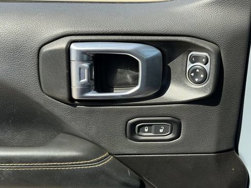 Used 2024 Jeep Wrangler Unlimited Sahara AWD/4WD image 24