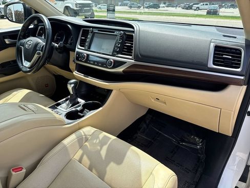 Used 2016 Toyota Highlander Limited Platinum AWD/4WD image 39