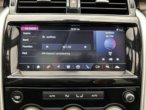 Used 2018 Land Rover Discovery HSE Luxury AWD/4WD image 16
