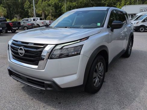 Used 2025 Nissan Pathfinder S FWD image 8