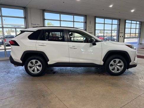 Certified 2019 Toyota RAV4 LE AWD/4WD image 3