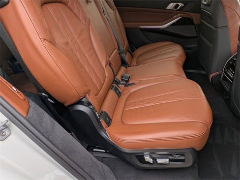 Used 2019 BMW X7 xDrive50i w/ Premium Package image 17