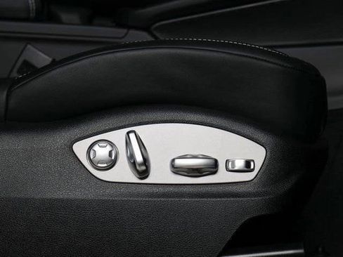 New 2025 Porsche Macan Turbo AWD/4WD image 27