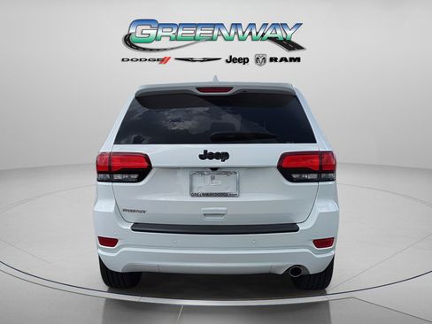 Used 2022 Jeep Grand Cherokee Laredo X RWD image 2
