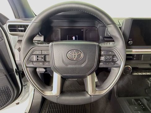 New 2026 Toyota 4Runner SR5 AWD/4WD image 11