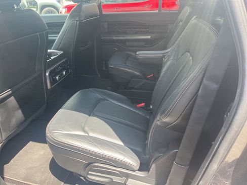 Used 2019 Ford Expedition Max Platinum image 11