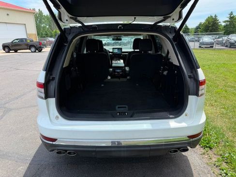 Used 2022 Lincoln Aviator Reserve w/ Equipment Group 201A AWD/4WD image 3