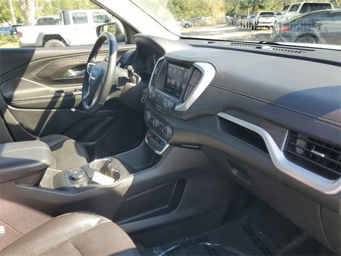 Used 2024 GMC Terrain SLT image 34