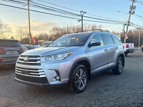 Used 2019 Toyota Highlander XLE image 1