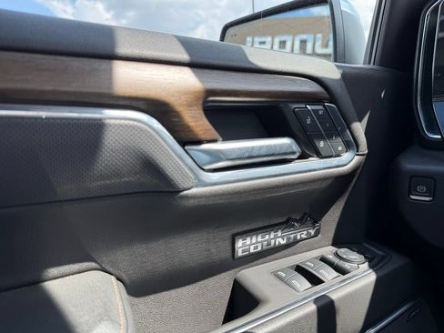 Used 2025 Chevrolet Silverado 1500 High Country w/ Technology Package AWD/4WD image 11
