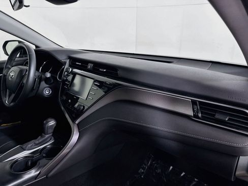 Used 2020 Toyota Camry SE FWD image 26