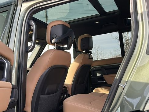 Certified 2025 Land Rover Defender 110 X-Dynamic SE image 22