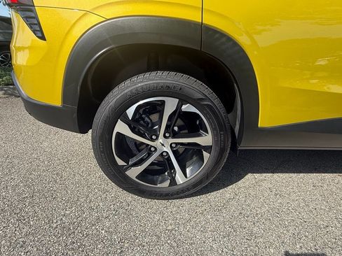 Used 2024 Chevrolet Trax RS w/ Driver Confidence Package FWD image 31