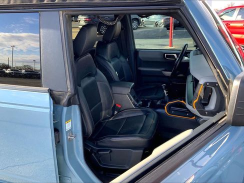 Used 2023 Ford Bronco Badlands image 9