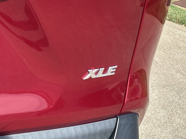 Used 2021 Toyota RAV4 XLE w/ Convenience Package FWD image 7