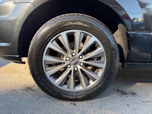 Used 2015 Lincoln Navigator 2WD image 9