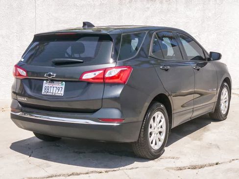 Used 2018 Chevrolet Equinox LS FWD image 9