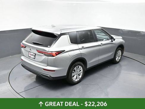 Used 2025 Mitsubishi Outlander ES image 39