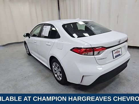 Used 2025 Toyota Corolla LE image 9