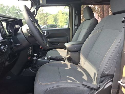 Used 2025 Jeep Wrangler Sport AWD/4WD image 12