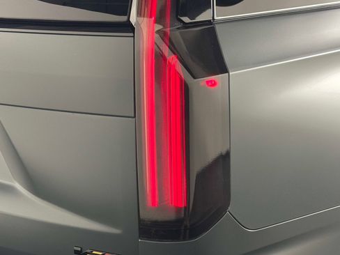 Used 2025 Cadillac Escalade V AWD/4WD image 14