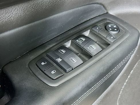 Used 2019 Jeep Grand Cherokee Altitude RWD image 29