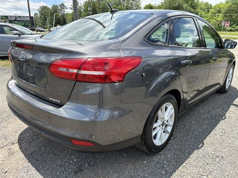 Used 2016 Ford Focus SE FWD image 4