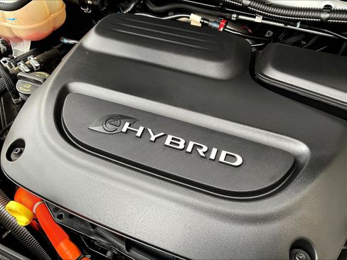 Used 2023 Chrysler Pacifica Touring-L FWD image 31