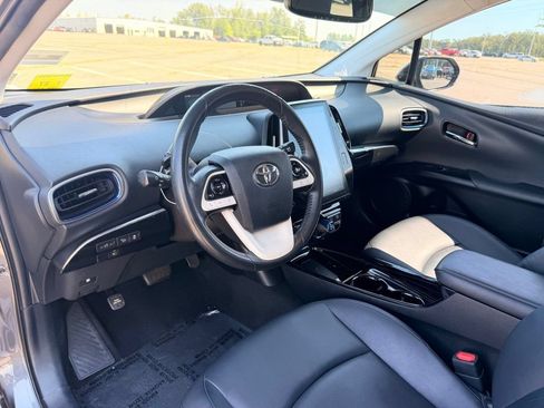 Used 2018 Toyota Prius Four Touring FWD image 9