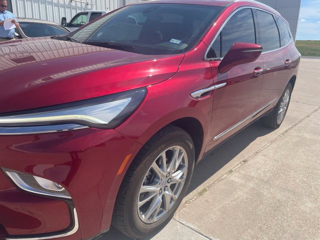 Used 2023 Buick Enclave Essence w/ Experience Buick Package FWD image 1