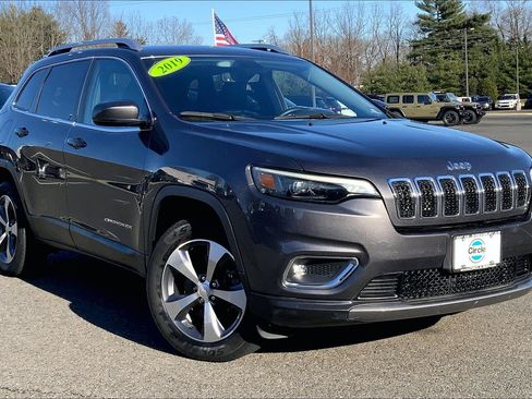Used 2019 Jeep Cherokee Limited image 2