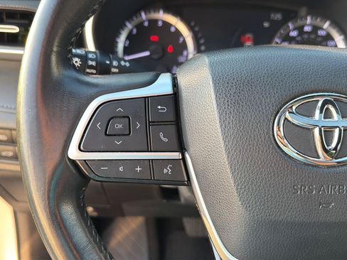Used 2023 Toyota Highlander XSE FWD image 22