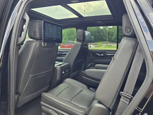 Used 2021 GMC Yukon Denali w/ Denali Premium Package AWD/4WD image 4