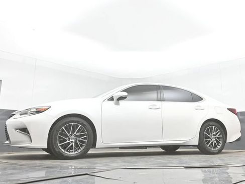 Used 2017 Lexus ES 350 w/ Luxury Package FWD image 41