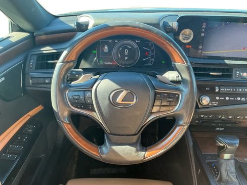 Used 2022 Lexus ES 300h w/ Luxury Package image 12