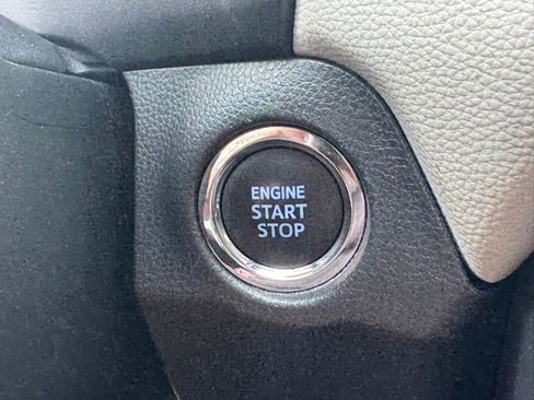 Used 2022 Toyota RAV4 XLE w/ Convenience Package FWD image 23