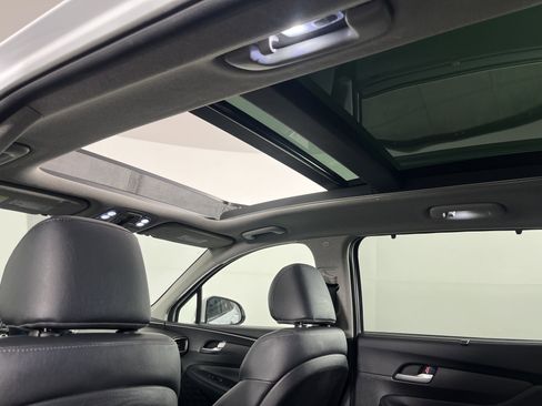 Used 2020 Hyundai Santa Fe Limited image 17