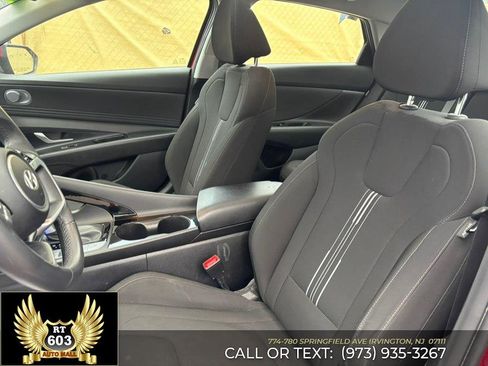 Used 2025 Hyundai Elantra SEL image 15