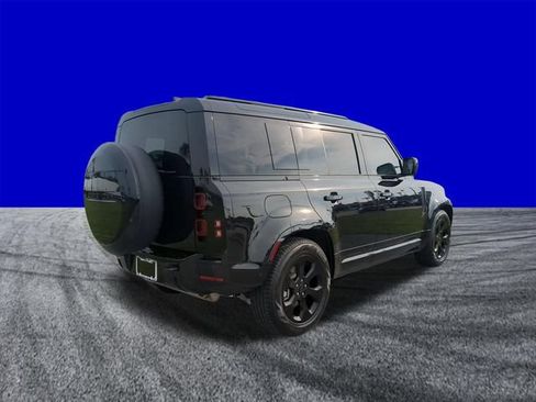 Used 2025 Land Rover Defender 110 X-Dynamic SE AWD/4WD image 4