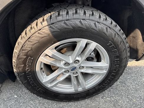 Used 2021 Ford Explorer XLT AWD/4WD image 27