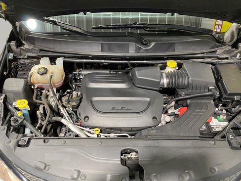 Used 2019 Chrysler Pacifica Touring-L w/ Advanced Safetytec Group image 22