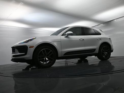 Certified 2024 Porsche Macan image 43