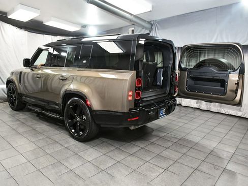 Used 2024 Land Rover Defender 130 X-Dynamic SE AWD/4WD image 71