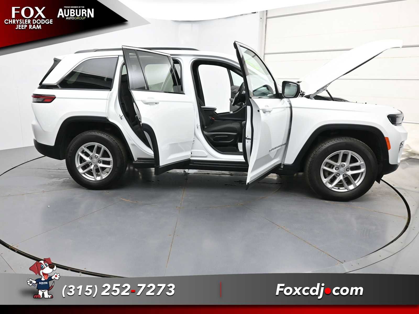 Used 2025 Jeep Grand Cherokee Laredo X w/ Luxury Tech Group I AWD/4WD image 43