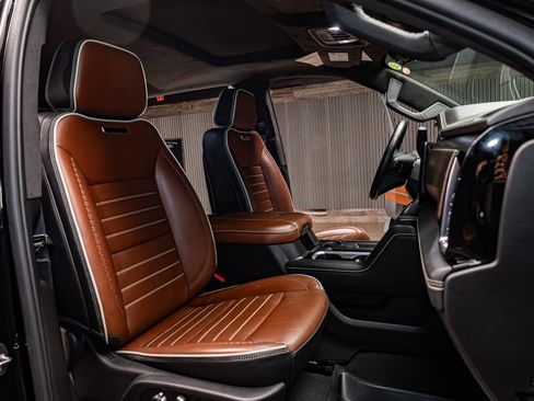 Used 2024 GMC Sierra 3500 Denali Ultimate image 29